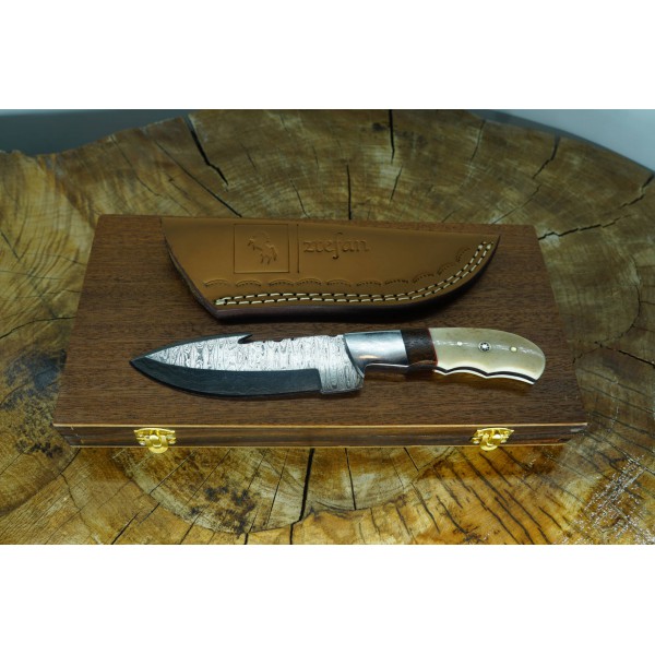 Ztefan Nóż ze stali damasceńskiej NM-025 w komplecie z pudełkiem z egzotycznego drewna